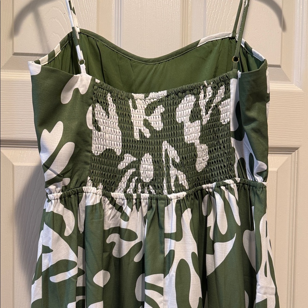 New Green Payton Tropical Print Shirred Bodice Slimming Flowy Beach Midi Large - Picture 9 of 15